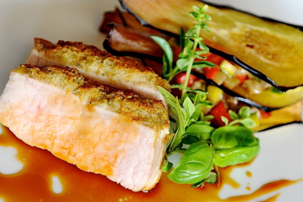 Schweinekarree mit Olivenkruste - Bauernladen