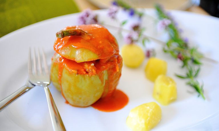 Gefüllte Paprika in Tomatensoße - Bauernladen
