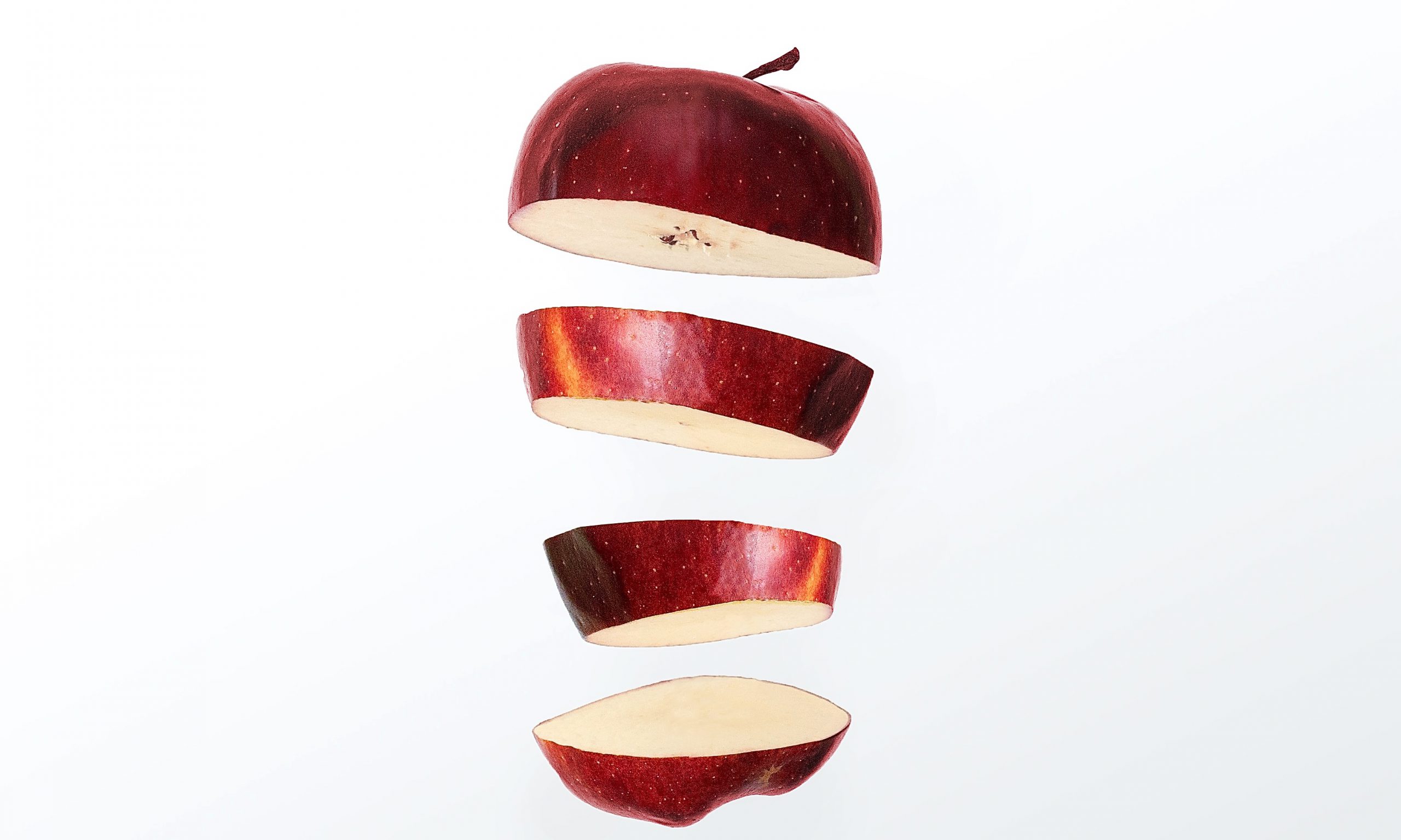 Apfel in vier Teile geschnitten