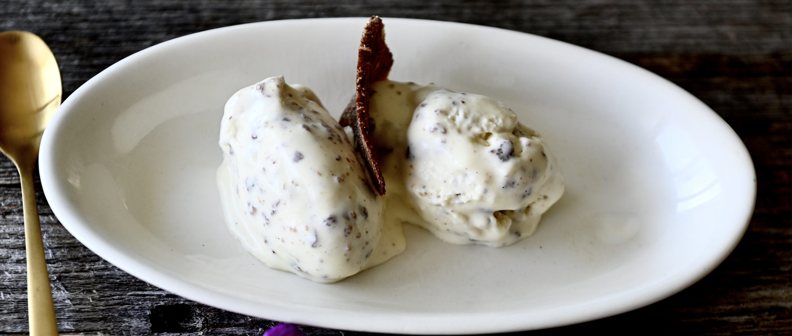 Teller mit Eiscreme