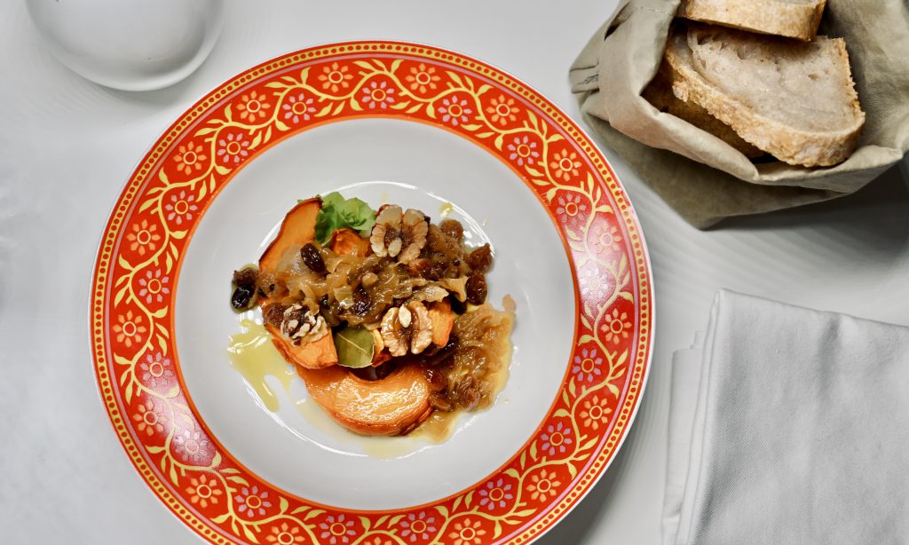 Kürbis mit Zwiebel und Essig